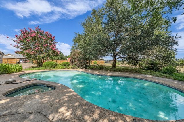 840 Harris Creek Road, Mcgregor, TX 76657