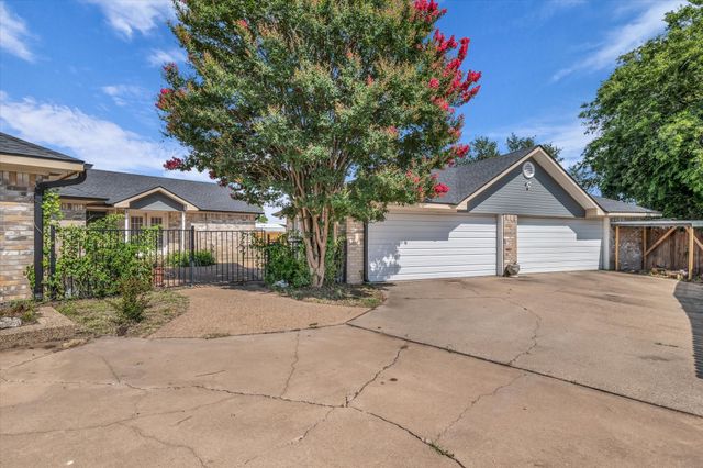 840 Harris Creek Road, Mcgregor, TX 76657