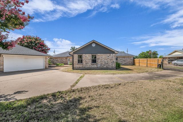 840 Harris Creek Road, Mcgregor, TX 76657