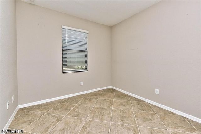 9460 Foxglove LN, Naples, FL 34120