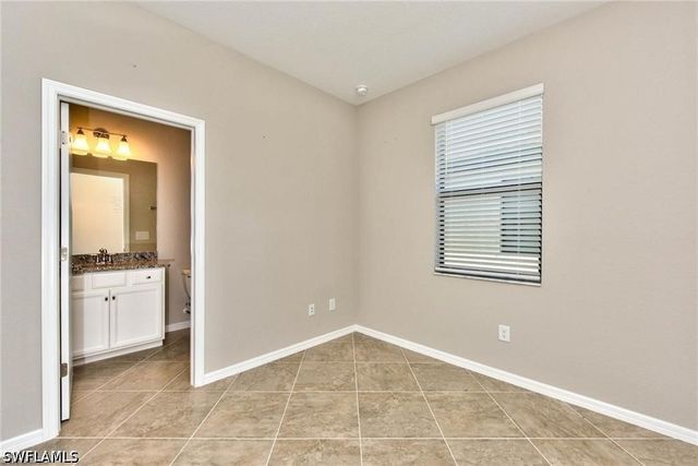 9460 Foxglove LN, Naples, FL 34120