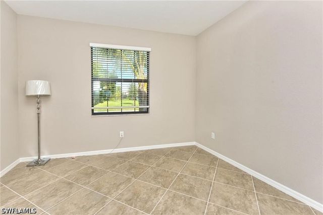 9460 Foxglove LN, Naples, FL 34120