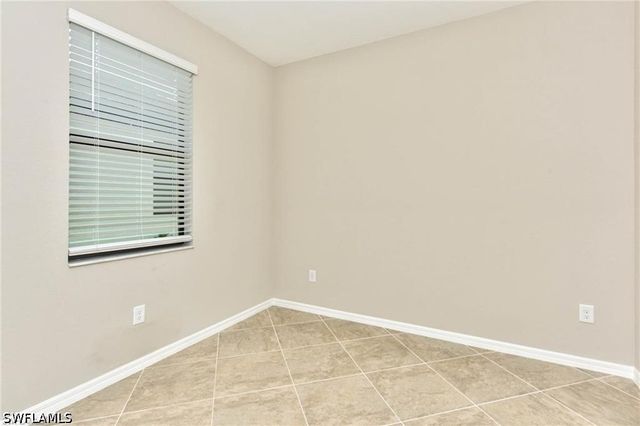 9460 Foxglove LN, Naples, FL 34120