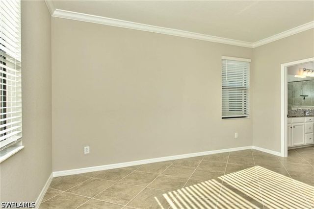 9460 Foxglove LN, Naples, FL 34120