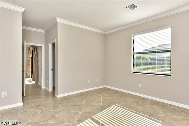 9460 Foxglove LN, Naples, FL 34120