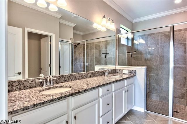 9460 Foxglove LN, Naples, FL 34120