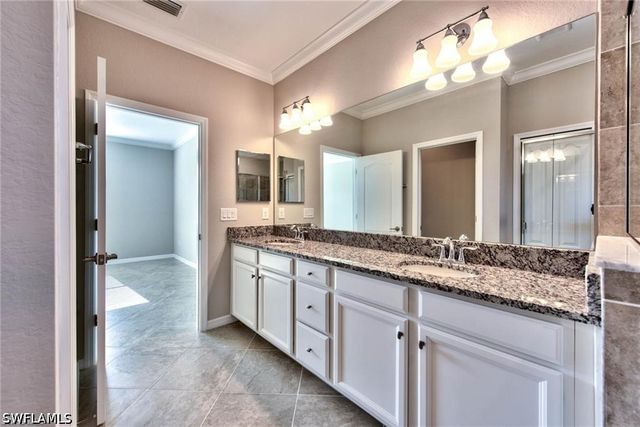 9460 Foxglove LN, Naples, FL 34120