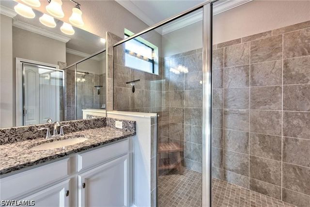 9460 Foxglove LN, Naples, FL 34120