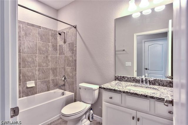 9460 Foxglove LN, Naples, FL 34120