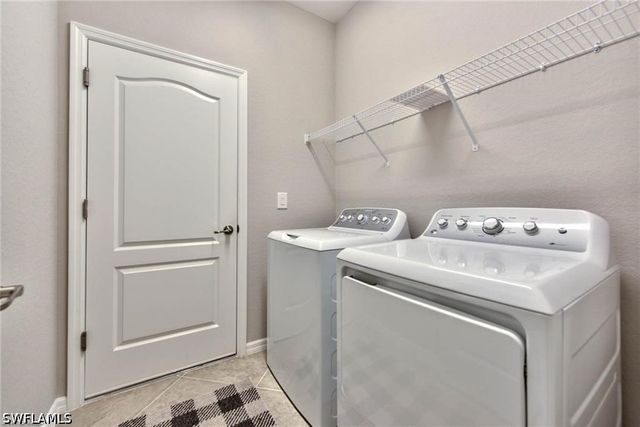 9460 Foxglove LN, Naples, FL 34120