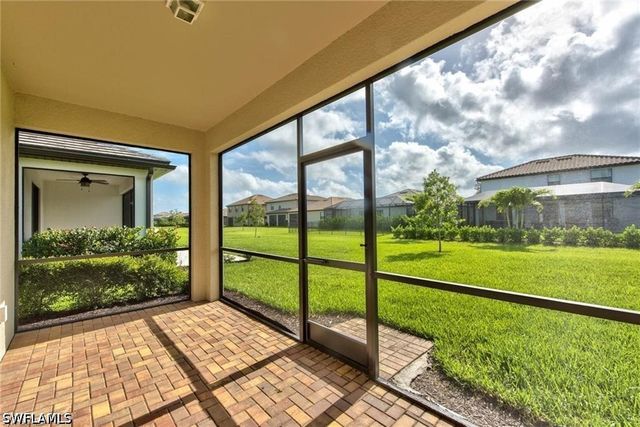 9460 Foxglove LN, Naples, FL 34120