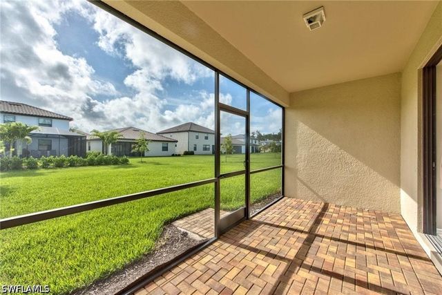 9460 Foxglove LN, Naples, FL 34120