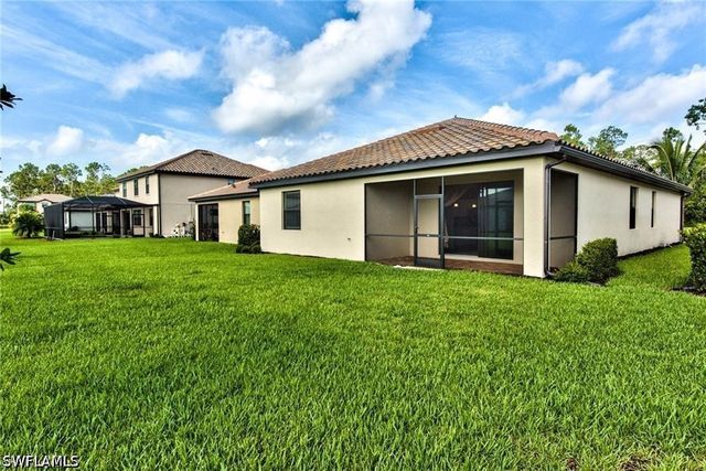 9460 Foxglove LN, Naples, FL 34120