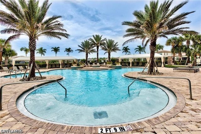 9460 Foxglove LN, Naples, FL 34120