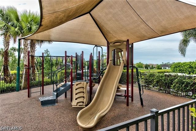 9460 Foxglove LN, Naples, FL 34120