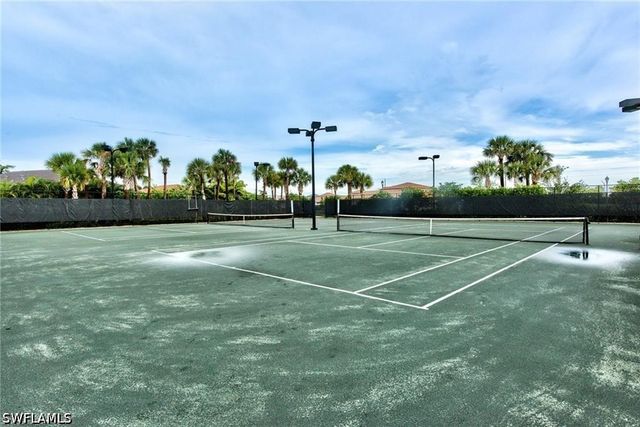 9460 Foxglove LN, Naples, FL 34120