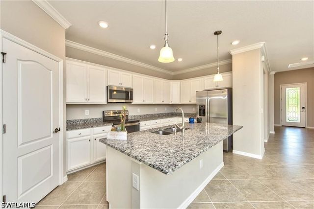 9460 Foxglove LN, Naples, FL 34120