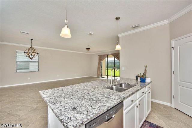 9460 Foxglove LN, Naples, FL 34120