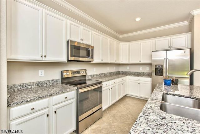 9460 Foxglove LN, Naples, FL 34120