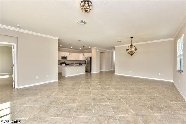 9460 Foxglove LN, Naples, FL 34120