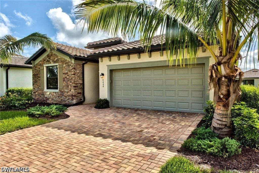 9460 Foxglove LN, Naples, FL 34120