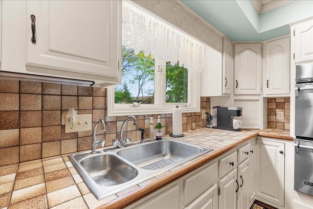 2338 Meadowdown Street, Owosso, MI 48867