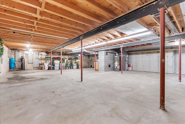 2338 Meadowdown Street, Owosso, MI 48867