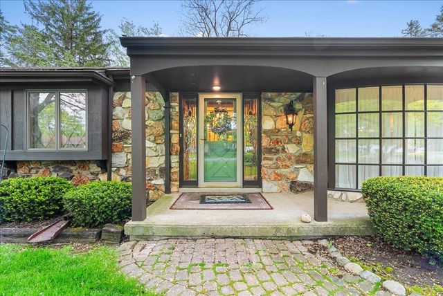 2338 Meadowdown Street, Owosso, MI 48867