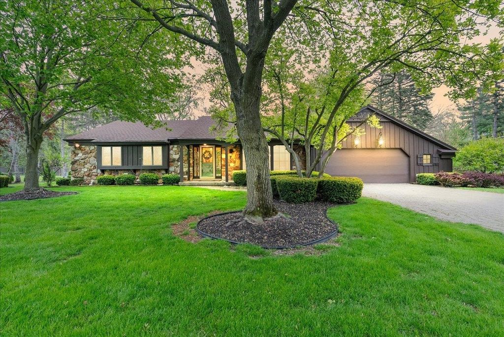 2338 Meadowdown Street, Owosso, MI 48867