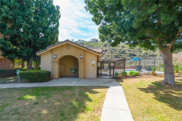 2380 Del Mar Way 302, Corona, CA 92882