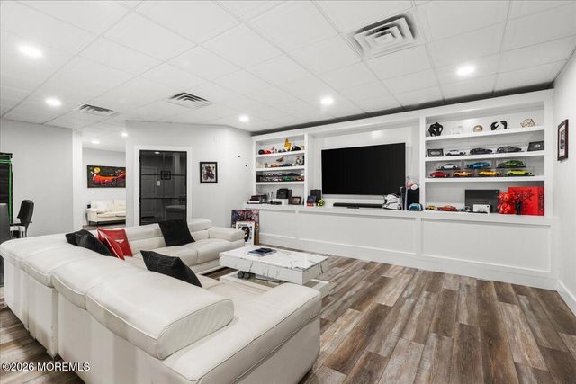 422 Everett Road, Holmdel, NJ 07733