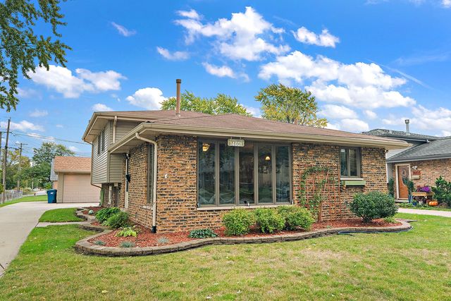14601 Tripp Avenue, Midlothian, IL 60445