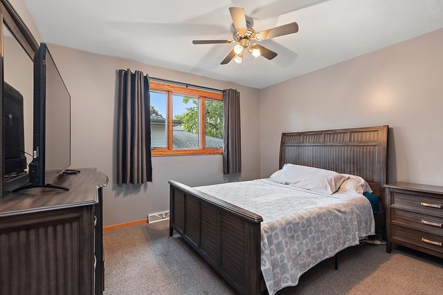 14601 Tripp Avenue, Midlothian, IL 60445