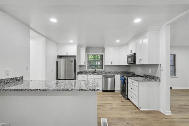 212 Watkins DR, Hampton, VA 23669
