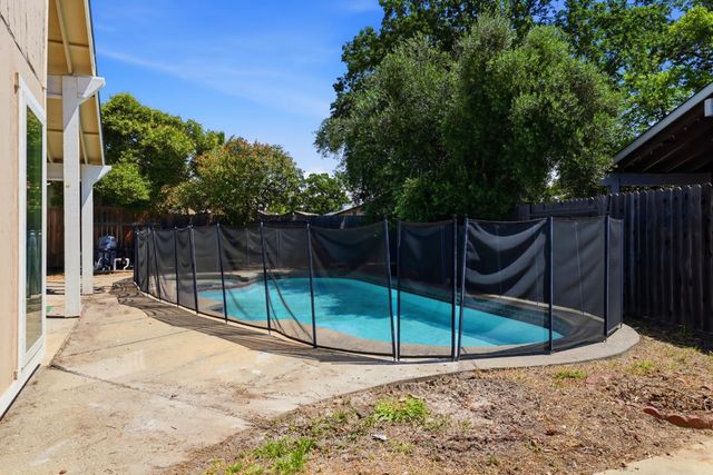 8238 Ferncreek Ct, Citrus Heights, CA 95621