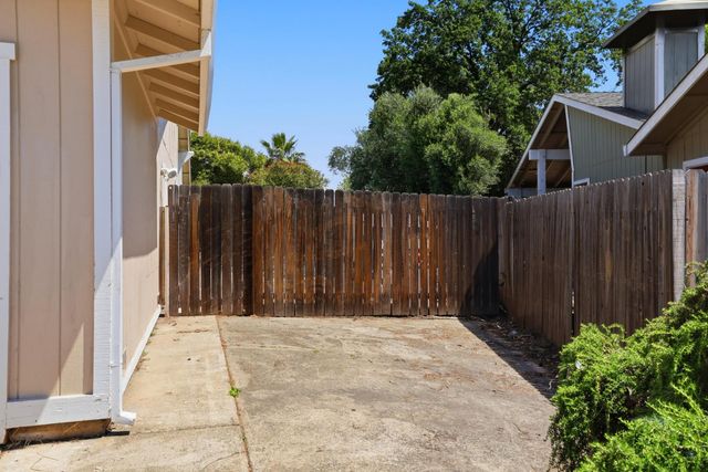 8238 Ferncreek Ct, Citrus Heights, CA 95621