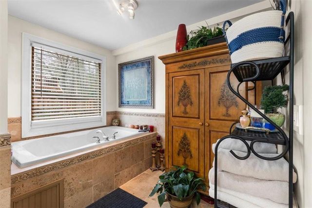 11 Valleyside Ct, Dallas, GA 30157