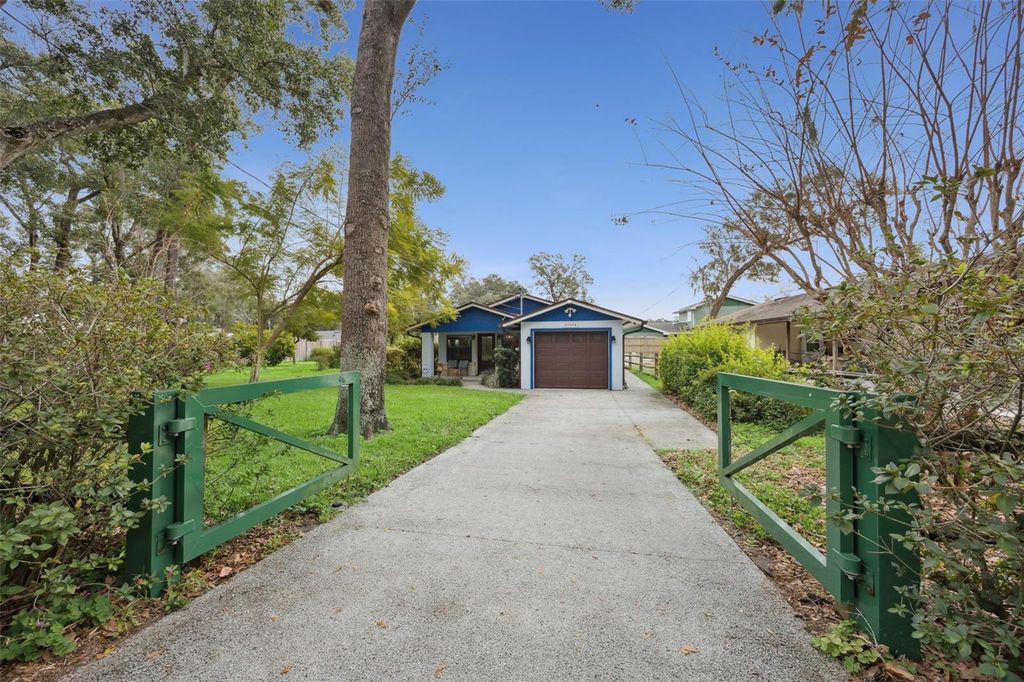 Image 2 of property listing at 30904 DEAL DRIVE, Sorrento, FL 32776