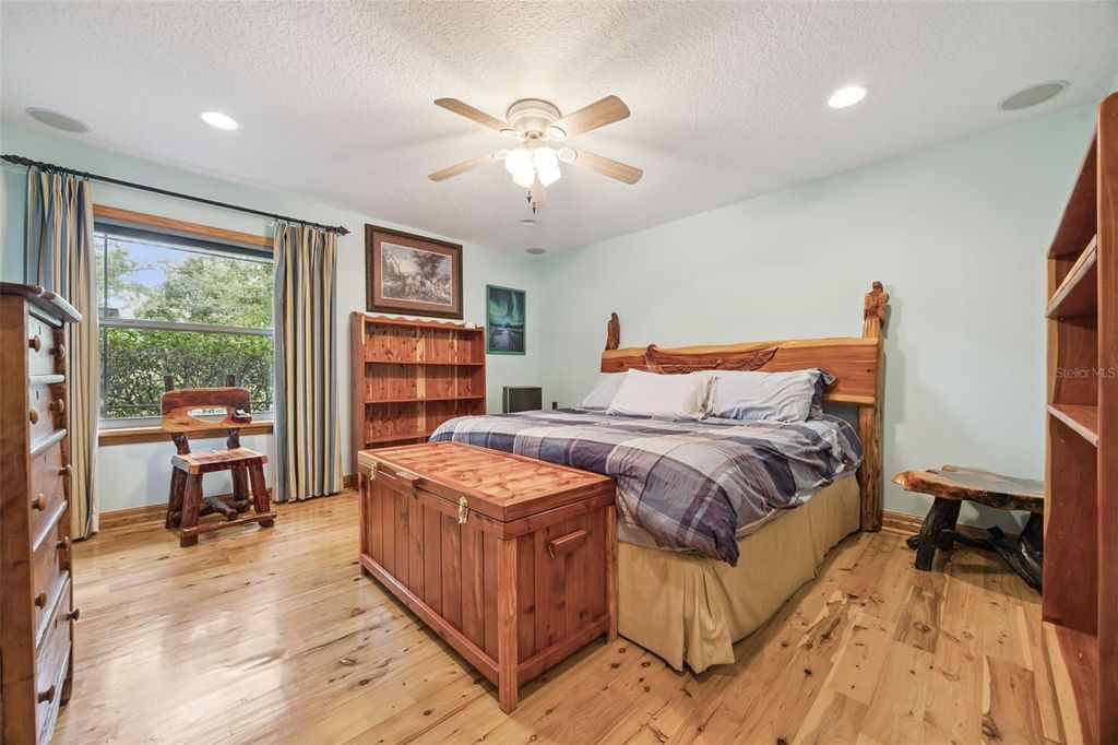 Image 12 of property listing at 30904 DEAL DRIVE, Sorrento, FL 32776