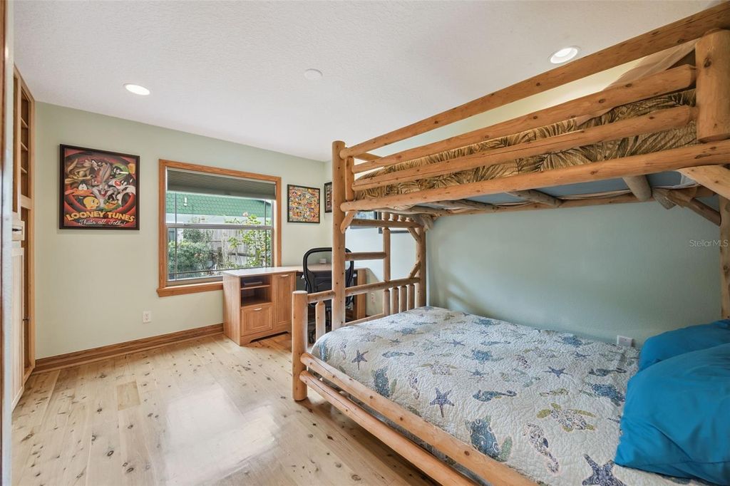 Image 16 of property listing at 30904 DEAL DRIVE, Sorrento, FL 32776