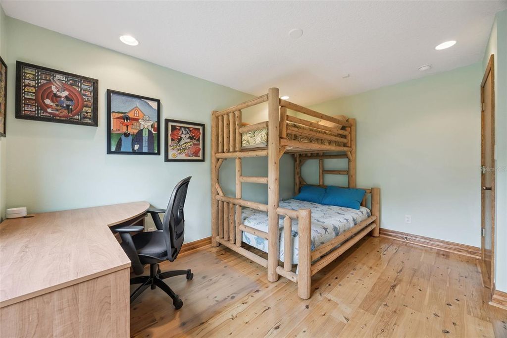 Image 17 of property listing at 30904 DEAL DRIVE, Sorrento, FL 32776