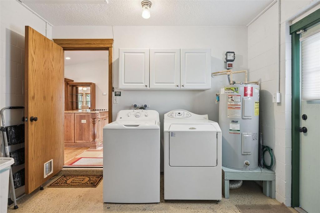 Image 20 of property listing at 30904 DEAL DRIVE, Sorrento, FL 32776