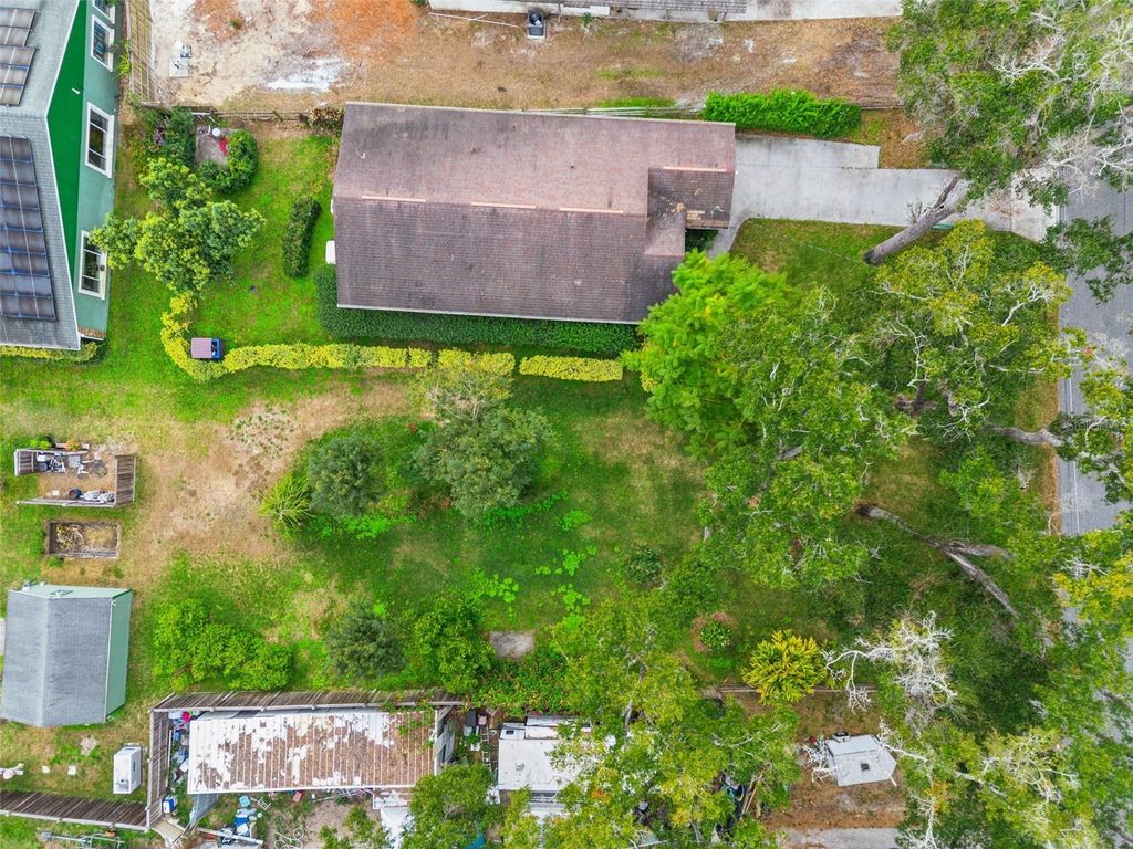 Image 25 of property listing at 30904 DEAL DRIVE, Sorrento, FL 32776