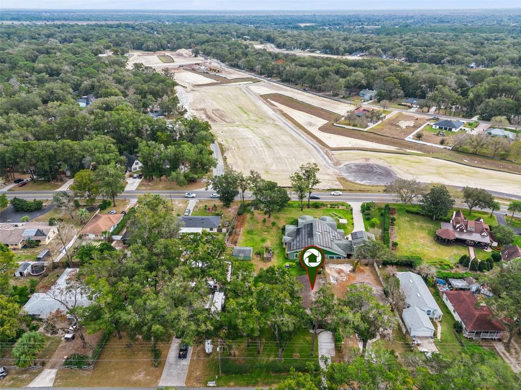 Image 27 of property listing at 30904 DEAL DRIVE, Sorrento, FL 32776