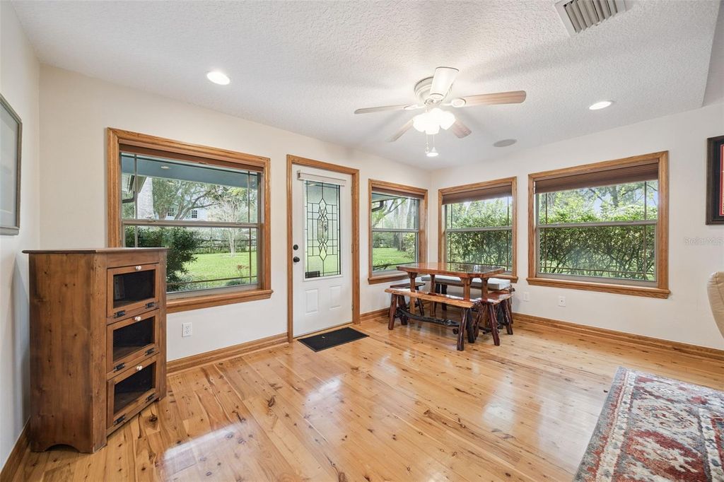 Image 6 of property listing at 30904 DEAL DRIVE, Sorrento, FL 32776