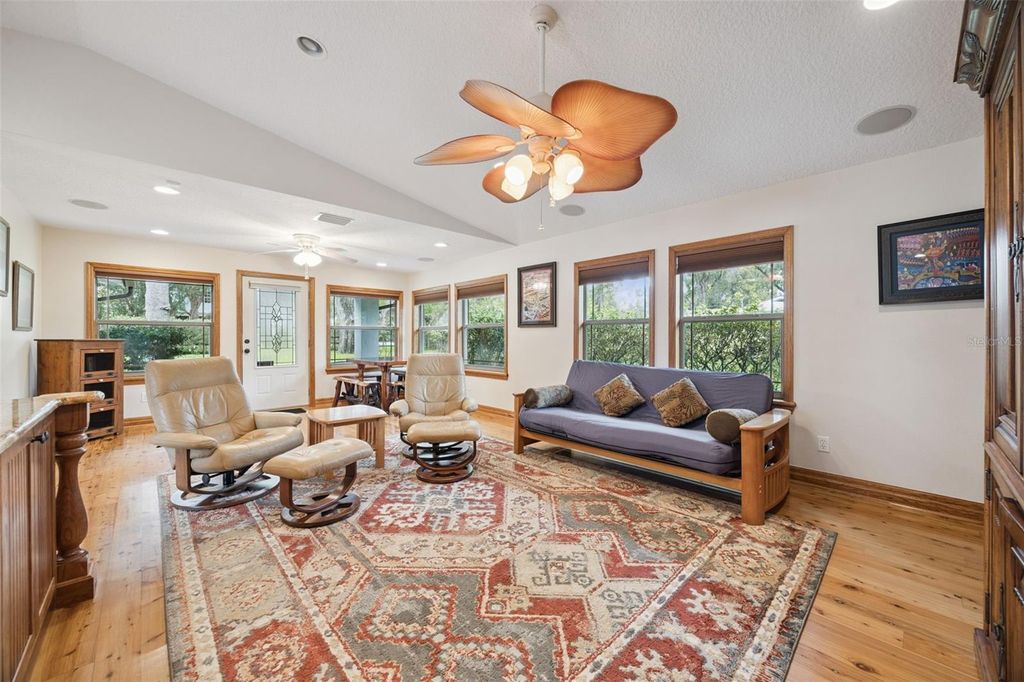 Image 8 of property listing at 30904 DEAL DRIVE, Sorrento, FL 32776