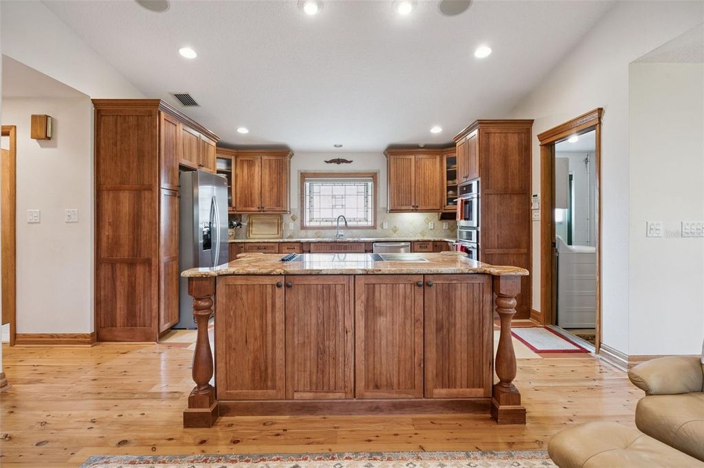 Image 9 of property listing at 30904 DEAL DRIVE, Sorrento, FL 32776