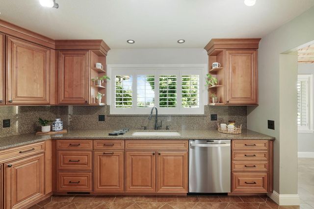 2326 Vista Del Lago Dr, Valley Springs, CA 95252