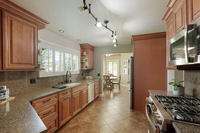 2326 Vista Del Lago Dr, Valley Springs, CA 95252
