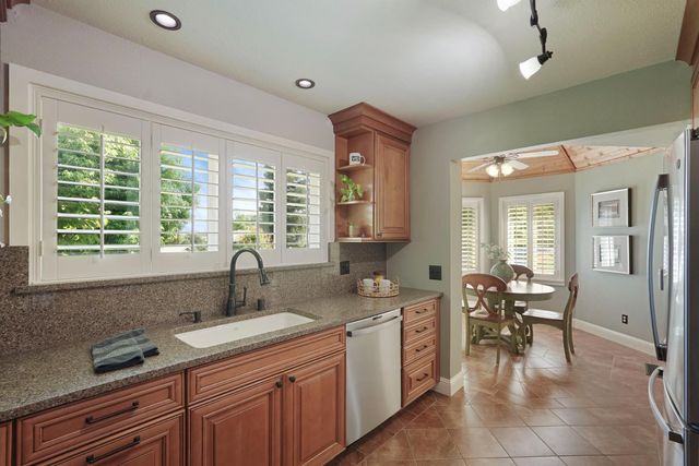 2326 Vista Del Lago Dr, Valley Springs, CA 95252